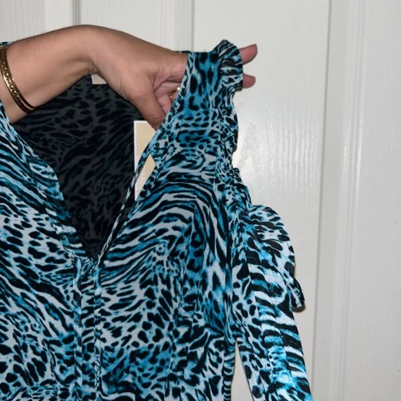 Michael Kors- Cold Shoulders Dress with long sleeves in Peacock - Picture 6 of 7